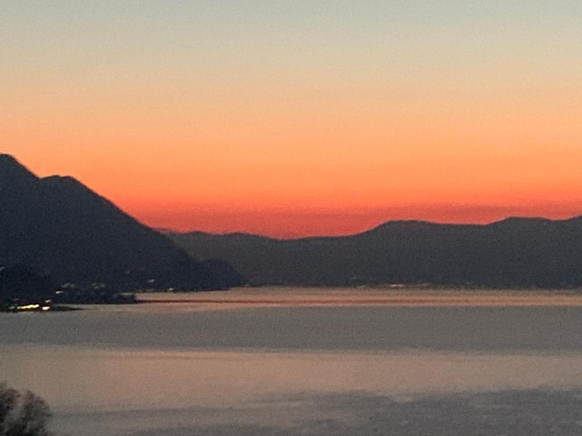 Casa Colmegna Mit Traumhaften See- Und Bergblick Luino Room photo